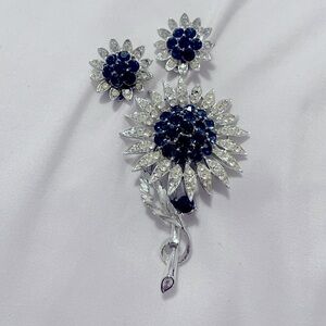 Vintage Lisner Flower Brooch and Earrings Sapphire Blue Clear Rhinestones Set